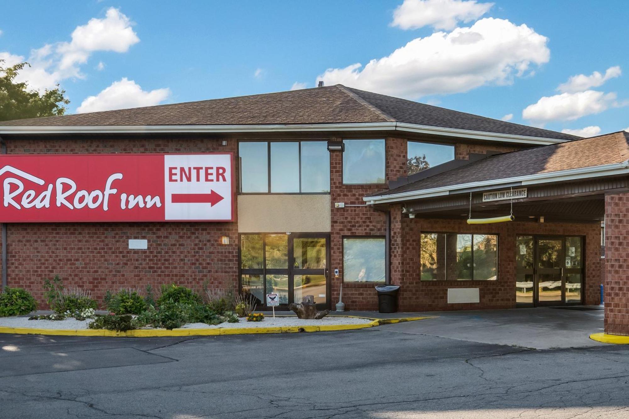 5 Smart Airport Hotels Near Strong Memorial Hospital Worth Booking