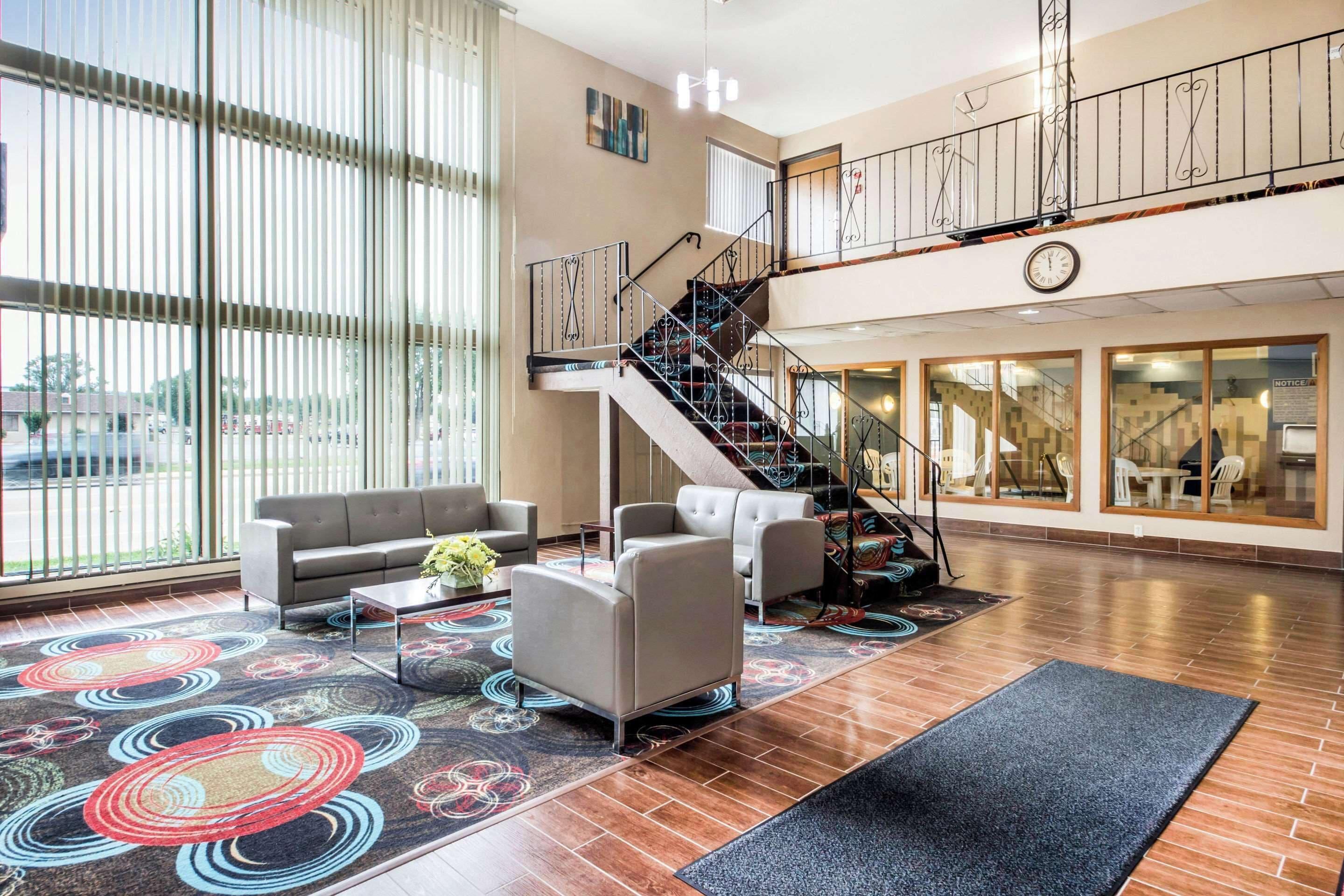 5 Smart Airport Hotels Near Gundersen Lutheran Worth Booking