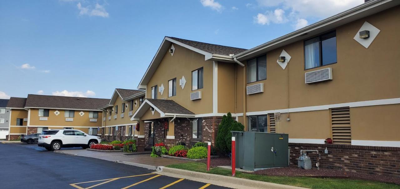 Where to Stay Near Macedonian Cultural Ctr: 4 Budget Hotels