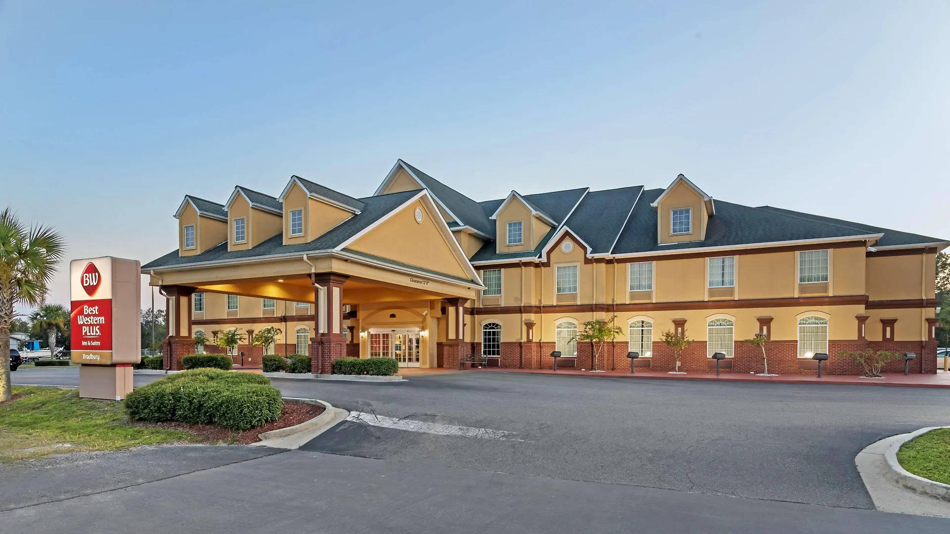 4 Top Workation Hotels in the US South for Remote Workers
