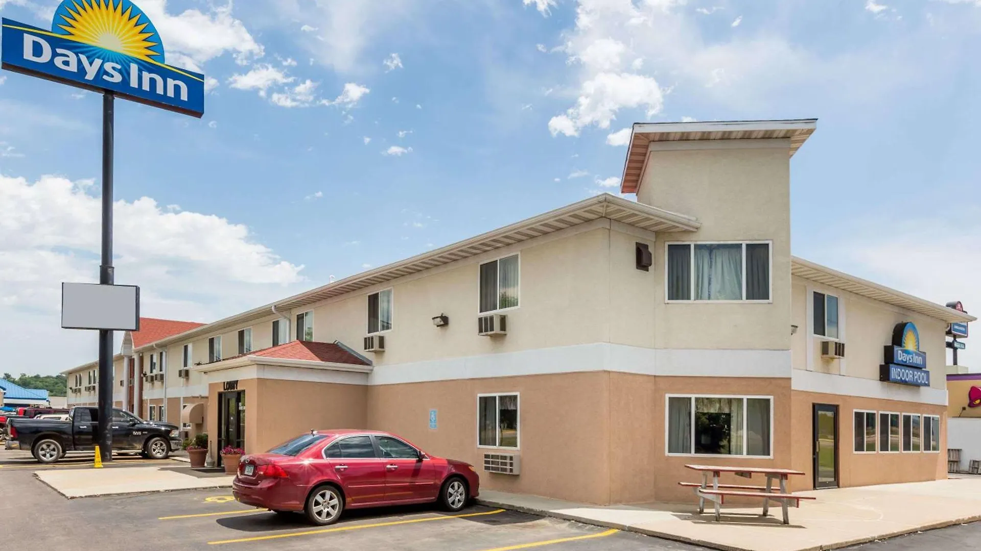 4 Smart Family Hotels Near Crystal Cove Park Worth Booking